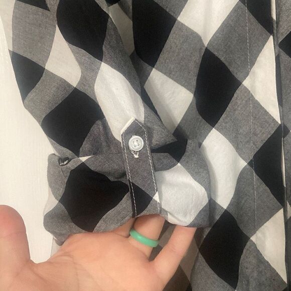 Crown & Ivy Black White Plaid Button Front Roll Tab Sleeve Ladies Shirt Medium - Picture 5 of 7